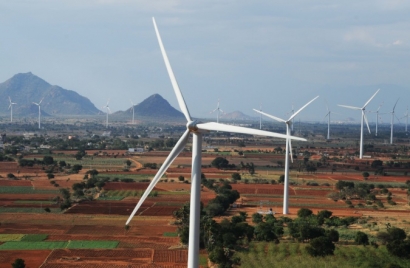 India está construyendo un parque eólico-solar tan grande que superará el tamaño de la isla de Ibiza