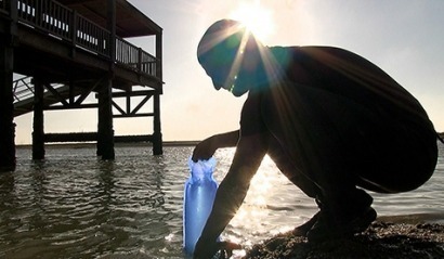 Bolsas de plástico para desinfectar el agua a bajo coste con la luz del sol