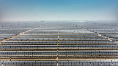 Abengoa finaliza la construcción de tres campos solares en el complejo termosolar más grande del mundo