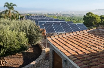 Helios lanza la instalación solar para autoconsumo que "produce" aceite de oliva virgen extra