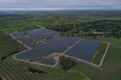 La española Holaluz y la alemana Wirtgen Invest firman un PPA para cuatro parques solares en Portugal