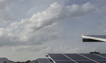 Ansasol conecta en Sevilla su primer parque fotovoltaico con baterías  