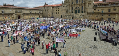 Doscientos colectivos de Galicia se concentran en Santiago al grito de "Renovables sí, pero no así"