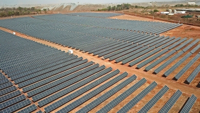 Suntrace y BayWa firman el mayor sistema híbrido de energía solar y baterías del mundo para la industria minera