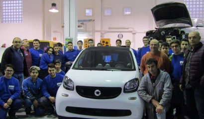 Baleares entrega seis coches eléctricos a institutos de FP que imparten estudios relacionados con la automoción 