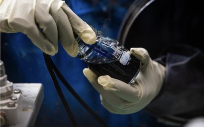 Investigadores de EEUU desarrollan una batería de flujo de larga duración usando agua azucarada