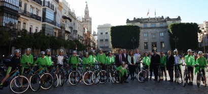 Sale de Sevilla una caravana de bicicletas rumbo a la Cumbre del Clima de Marrakech
