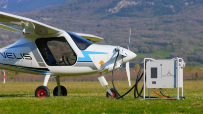La Agencia Europea de Seguridad Aérea aprueba el primer cargador de aviones eléctricos