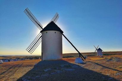 Castilla La Mancha subvencionará instalaciones solares fotovoltaicas con baterías con conexión a red