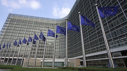 La Comisión Europea defiende que la nuclear y el gas solo serán inversiones "verdes" si aceleran la descarbonización