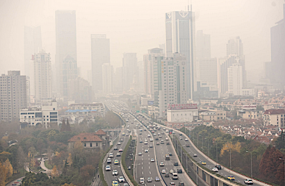 Poner un precio a los combustibles sucios en línea con el daño que causan reduciría a la mitad las muertes por contaminación