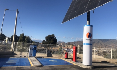 Andalucía inaugura su primer punto de recarga solar para vehículos eléctricos