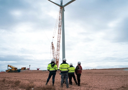 Cuerva presenta en Granada "el aerogenerador experimental más potente de España"