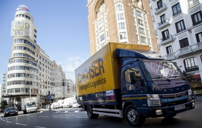 La compañía de transportes Dachser introduce en Madrid el primer Mercedes híbrido de 7,5 toneladas