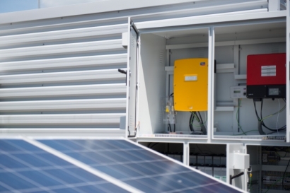 La ingeniería vasca Ennera conecta en Afganistán su primera planta solar híbrida con baterías de litio