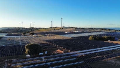 Acciona arranca en Cuenca su primera instalación híbrida eólica-fotovoltaica