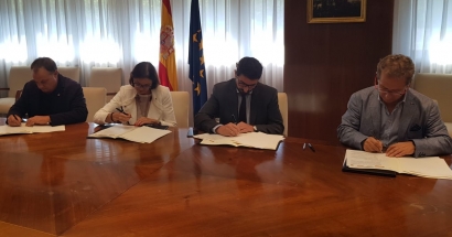 Gobierno, empresa y sindicatos firman un acuerdo "para paliar los efectos del cese ordenado" de Vestas Villadangos