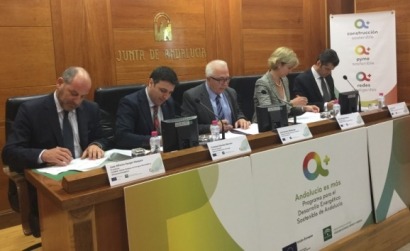 La Junta y varias asociaciones empresariales firman un acuerdo para fomentar el uso de energías renovables en edificios andaluces 