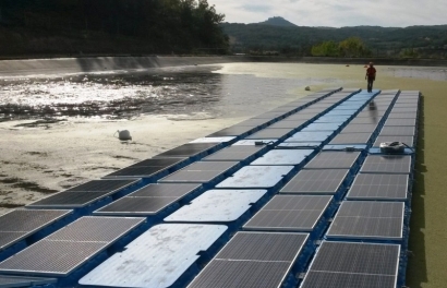 La Junta subvencionará una instalación solar fotovoltaica flotante sobre una balsa de riego