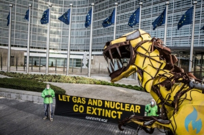 Greenpeace anuncia acciones legales contra la UE si esta no descataloga como verdes a la energía nuclear y al gas