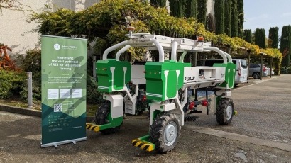 Agrovoltaica, autoconsumo y VE: Viñas del Vero vendimia en tractor eléctrico