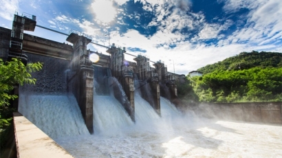 El agua que en agosto no sirve para beber o regar, sirve para generar electricidad