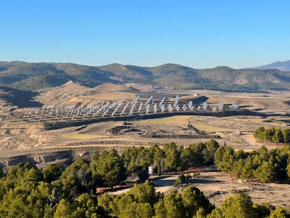 Sharp y Coremosa amplían su asociación para el desarrollo de proyectos solares en España