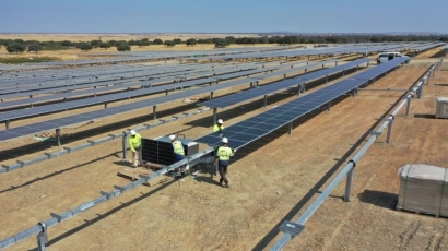 El parque solar Arenales comienza a operar en Cáceres