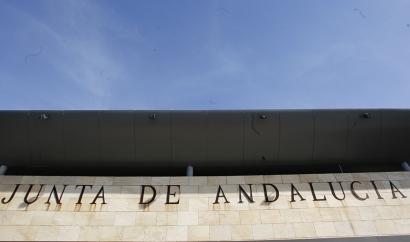 Andalucía destina 500 millones de euros a la compra de electricidad de origen 100% renovable