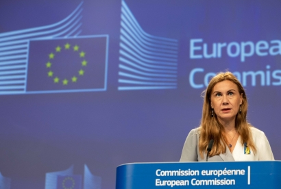 Bruselas deja la puerta abierta a la intervención de los precios del gas y la luz en toda la UE