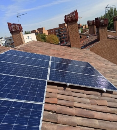 Madrid impulsará el autoconsumo de energía solar en comunidades de vecinos con ayudas de hasta 3.000 euros