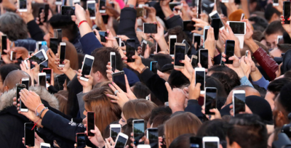 El uso de internet y el smartphone ensucia el planeta tanto como la industria aérea