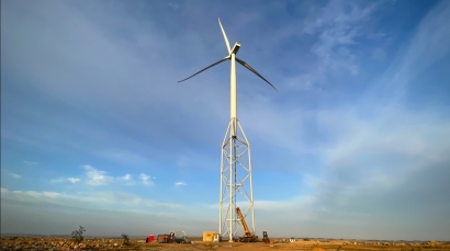 La navarra Nabrawind instala el aerogenerador más alto de África