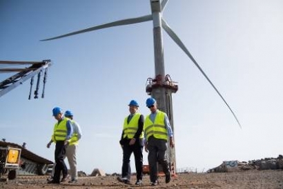 Canarias cimentará a 30 metros de profundidad el primer aerogenerador marino de España