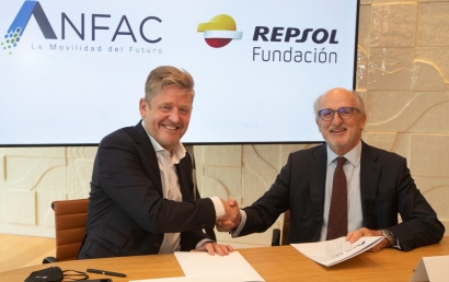 Repsol y la patronal de los fabricantes de automóviles firman una "alianza estratégica para el impulso de la movilidad sostenible"
