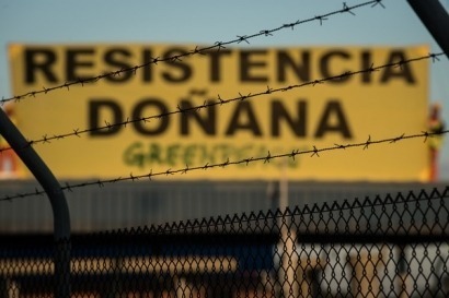 Greenpeace entrega al Gobierno más de 75.000 firmas contra el proyecto de Gas Natural Fenosa en Doñana 