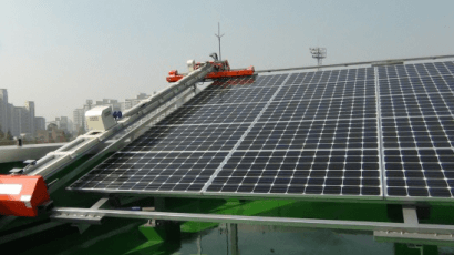 Robótica de sello coreano para limpiar los paneles solares