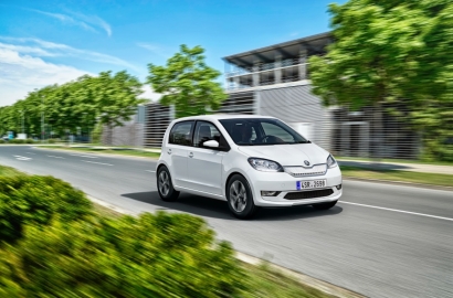 Škoda debuta en la era de la movilidad eléctrica con el lanzamiento de un híbrido enchufable y de un 100% eléctrico