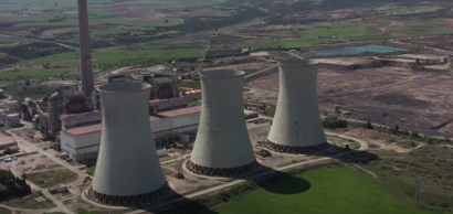 Endesa procede a la voladura simultánea de las tres torres de refrigeración de la central térmica de Andorra