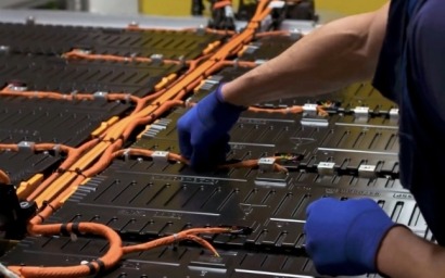 Alianza entre Schneider Electric, Aveva e In-Core Systèmes para mejorar las baterías de los VE