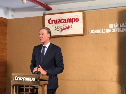 Cruzcampo presenta su cerveza de Navidad anunciando una planta de biomasa