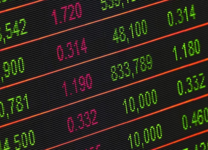 El IBEX rompe el techo de los 14.000 puntos con eléctricas y renovables a la cabeza