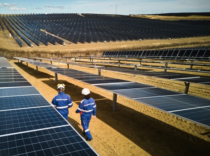 La petrolera francesa TotalEnergies inaugura en Sevilla su mayor complejo solar de Europa