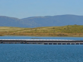 Acciona construye la primera planta FV flotante conectada a red de España