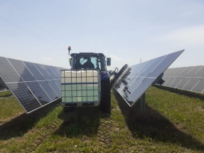 Alterna Energía incorpora un sistema automático para limpiar las instalaciones fotovoltaicas