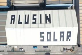 Alusín Solar instala un autoconsumo que forma su nombre