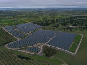 La española Holaluz y la alemana Wirtgen Invest firman un PPA para cuatro parques solares en Portugal