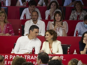 El Gobierno quiere prohibir por ley que bancos y energéticas trasladen los nuevos impuestos a los ciudadanos