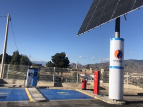 Andalucía inaugura su primer punto de recarga solar para vehículos eléctricos