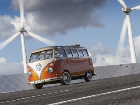 Volkswagen convierte en eléctrica la furgoneta más hippie de la historia